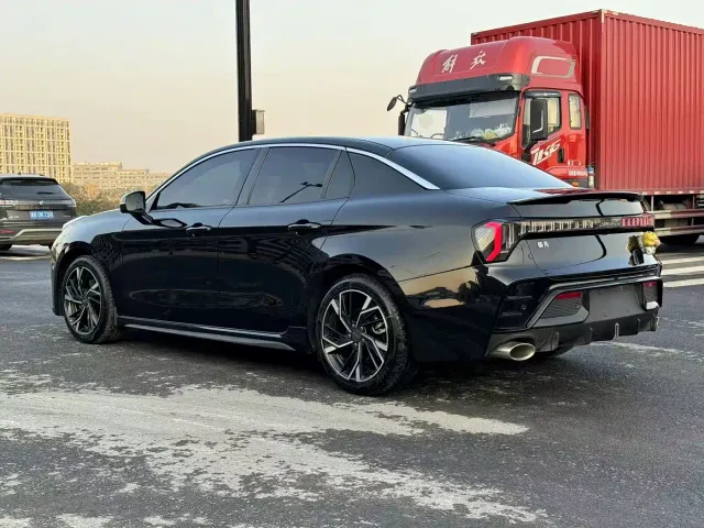 Lynk & Co 03 — Фото автомобиля 8