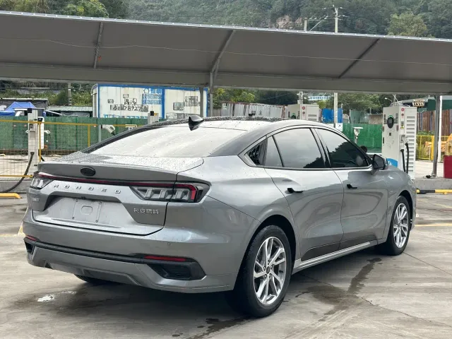 Ford Mondeo — Фото автомобиля 6