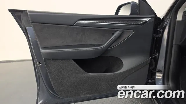 Tesla Model Y — Фото автомобиля 13