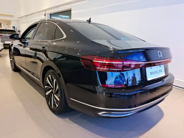 Volkswagen Passat — Фото автомобиля 5
