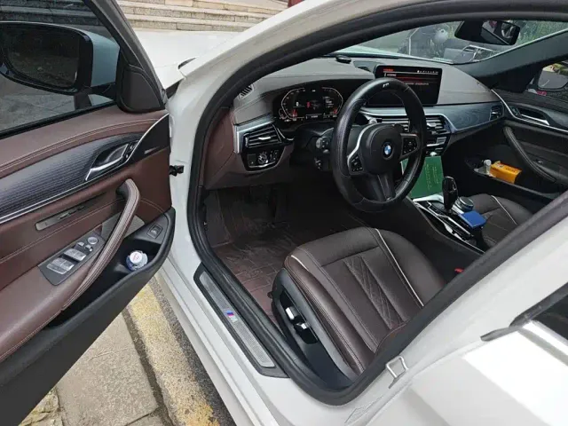 BMW 5 Series — Фото автомобиля 17