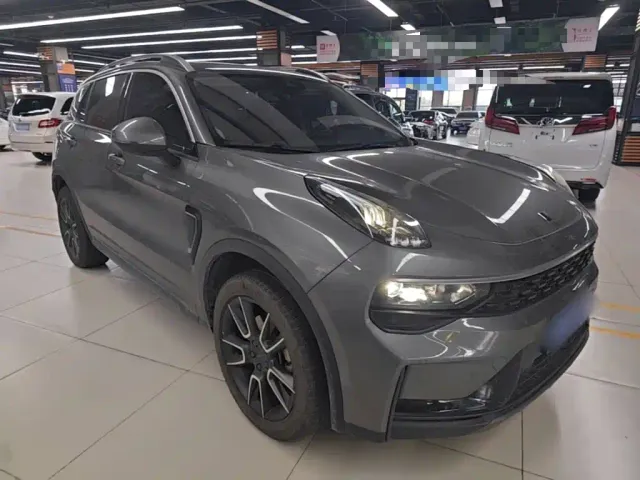 Lynk & Co 01 — Фото автомобиля 3