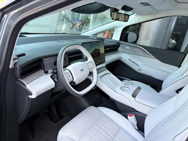 Xpeng X9 — Фото автомобиля 4