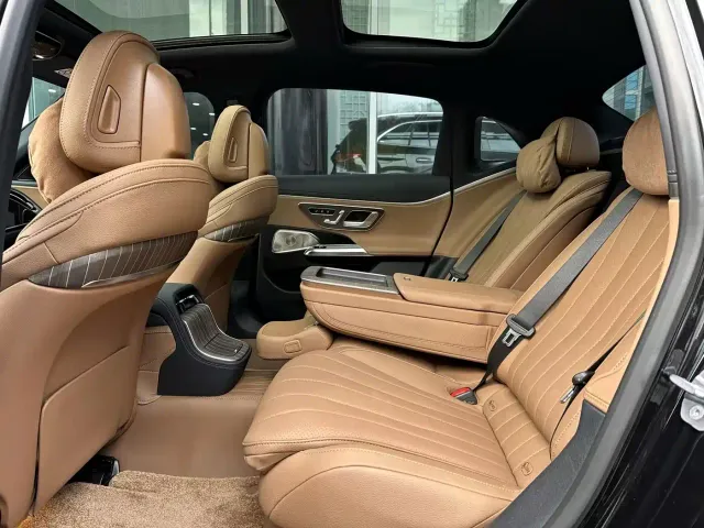 Mercedes-Benz E-Class — Фото автомобиля 18