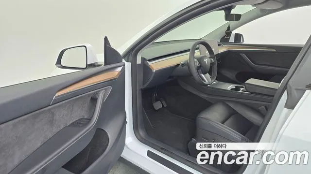 Tesla Model Y — Фото автомобиля 10