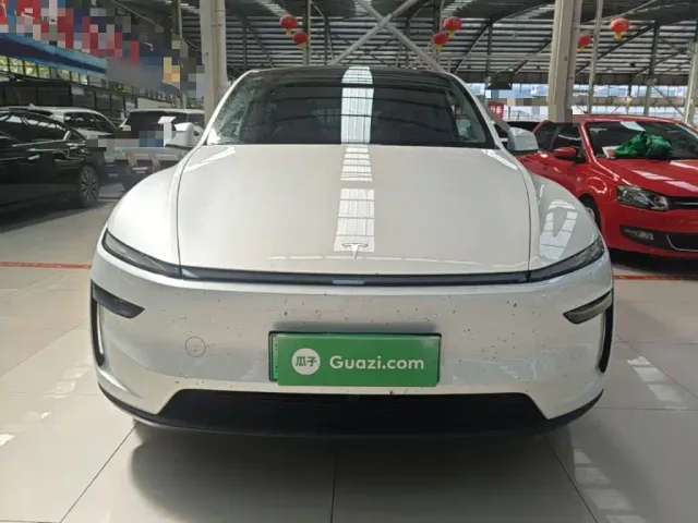 Tesla Model Y — Фото автомобиля 2