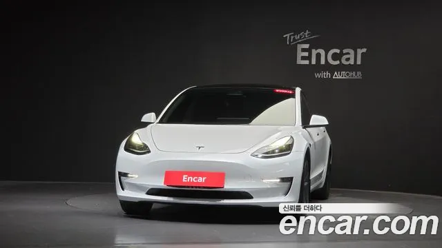 Tesla Model 3 — Фото автомобиля 2