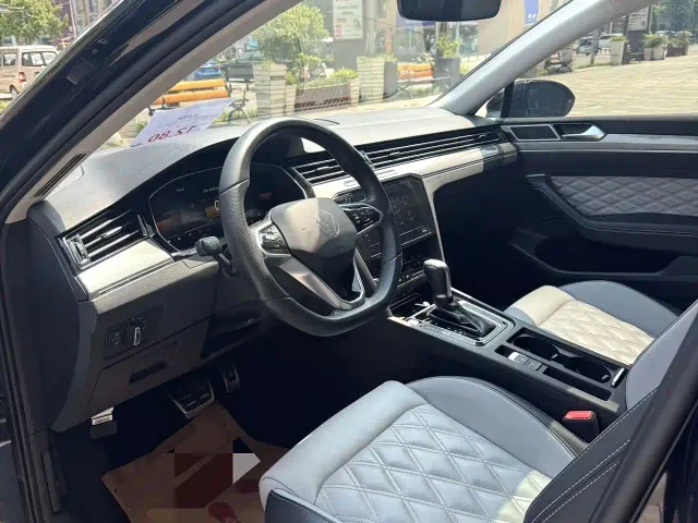 Volkswagen Magotan 2023 2 Million Units Anniversary Edition 330TSI DSG Leading Type — Фото автомобиля 4