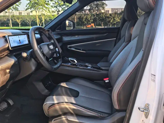 Geely Boyue — Фото автомобиля 4