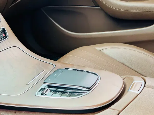 Mercedes-Benz E-Class — Фото автомобиля 19