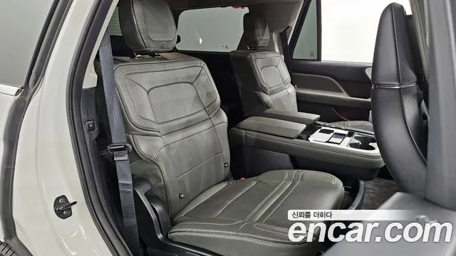 Lincoln Navigator — Фото автомобиля 12
