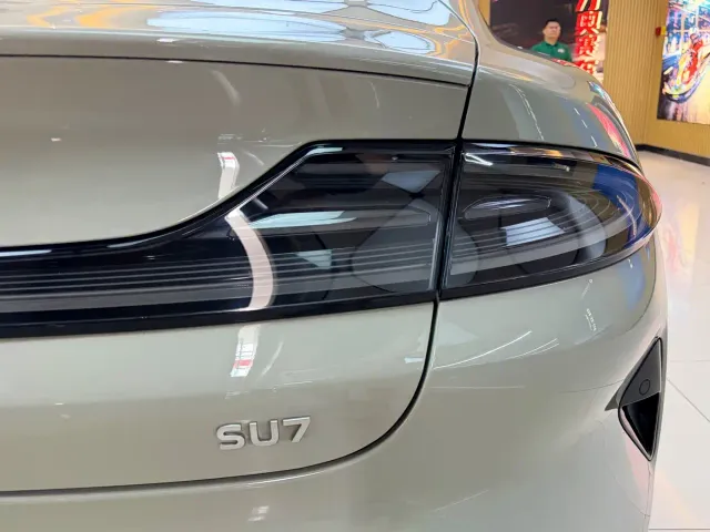 Xiaomi SU7 — Фото автомобиля 10