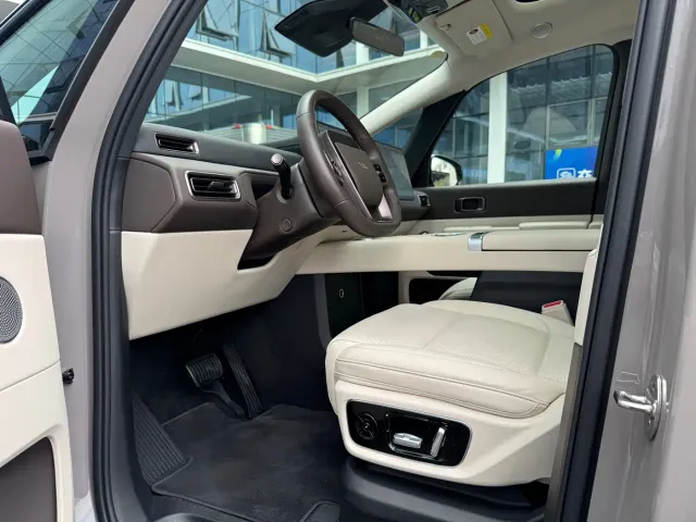 Li Auto MEGA — Фото автомобиля 9