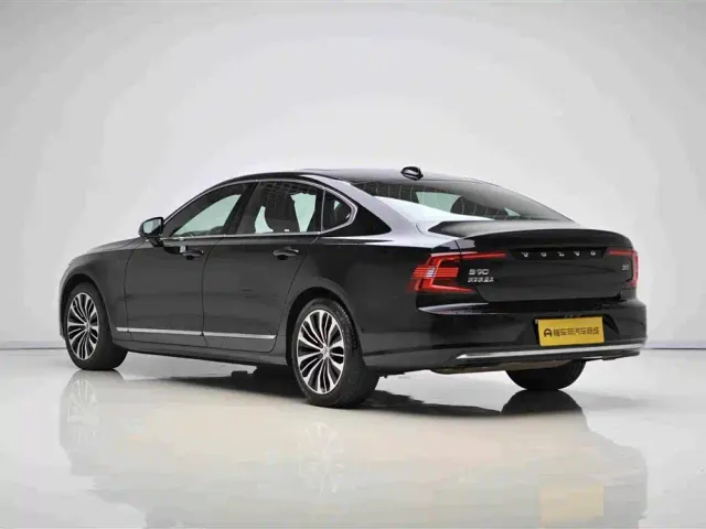 Volvo S90 — Фото автомобиля 4
