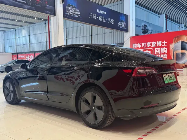 Tesla Model 3 — Фото автомобиля 6