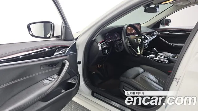 BMW 5 Series G30 — Фото автомобиля 10