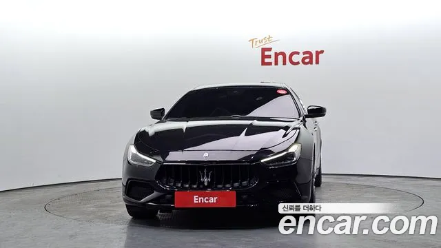 Maserati Ghibli — Фото автомобиля 3