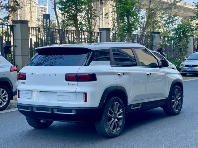 Geely ICON — Фото автомобиля 9
