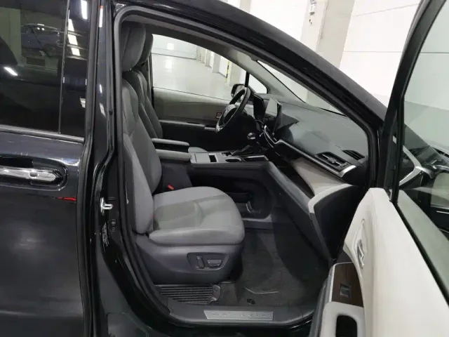 Toyota Granvia — Фото автомобиля 23