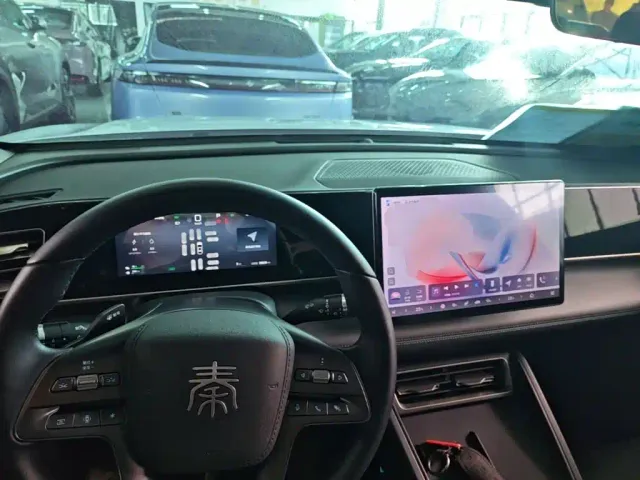 BYD Qin L — Фото автомобиля 9