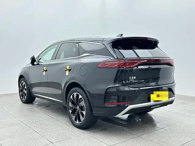 BYD Tang — Фото автомобиля 4