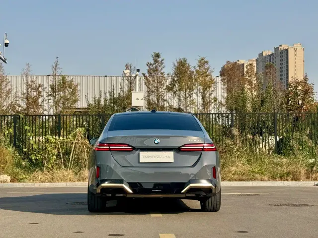 BMW 5 Series — Фото автомобиля 20
