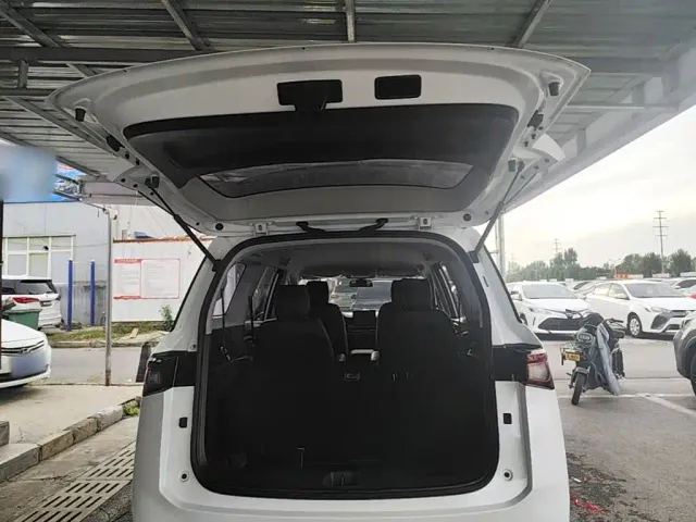 Wuling Jiachen — Фото автомобиля 18