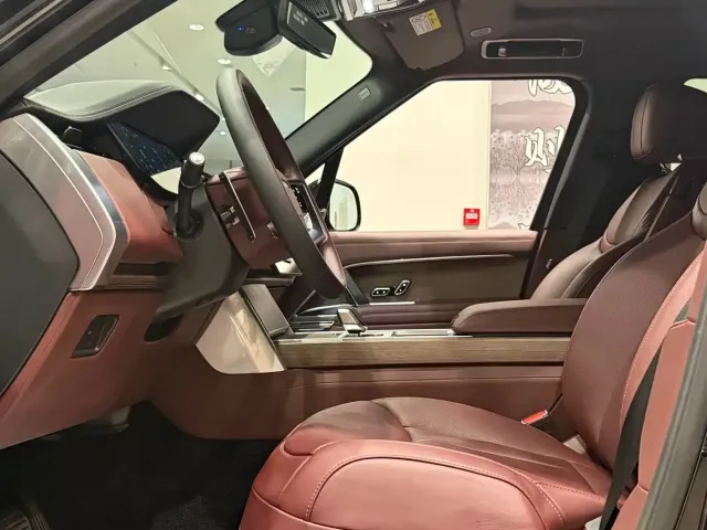 Land Rover Range Rover 2025 3.0 L6 400PS Flourishing Era Extended Wheelbase — Фото автомобиля 10