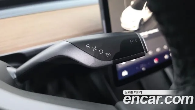 Tesla Model 3 — Фото автомобиля 9