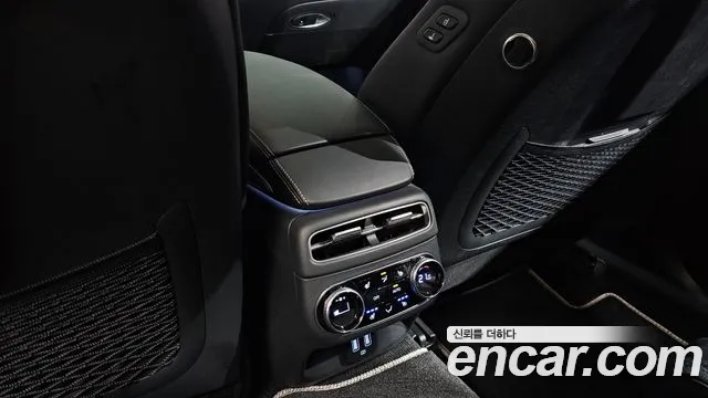 Genesis GV70 — Фото автомобиля 24