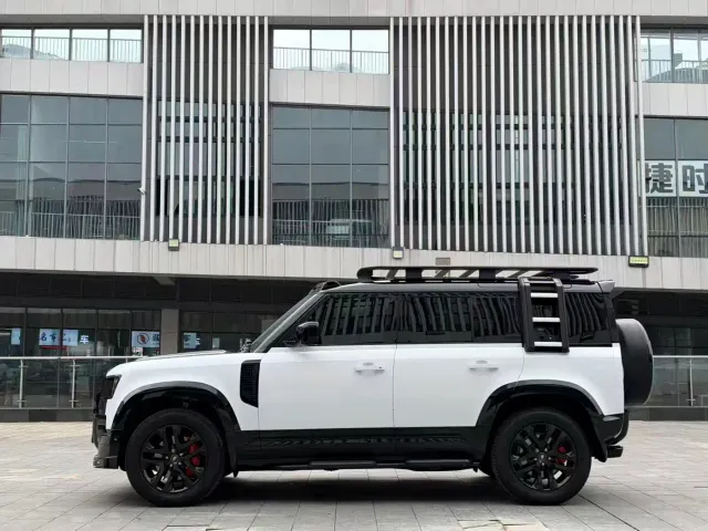 Land Rover Defender — Фото автомобиля 2