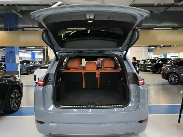 Li Auto L7 — Фото автомобиля 18