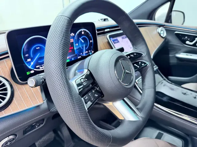 Mercedes-Benz EQE SUV — Фото автомобиля 17
