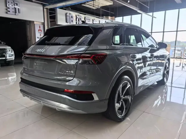 Audi Q4 e-tron — Фото автомобиля 4