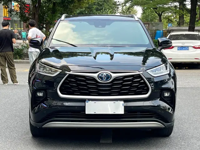 Toyota Highlander — Фото автомобиля 2