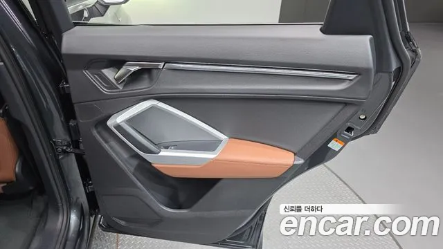 Audi Q3 35 TDI quattro Premium — Фото автомобиля 24