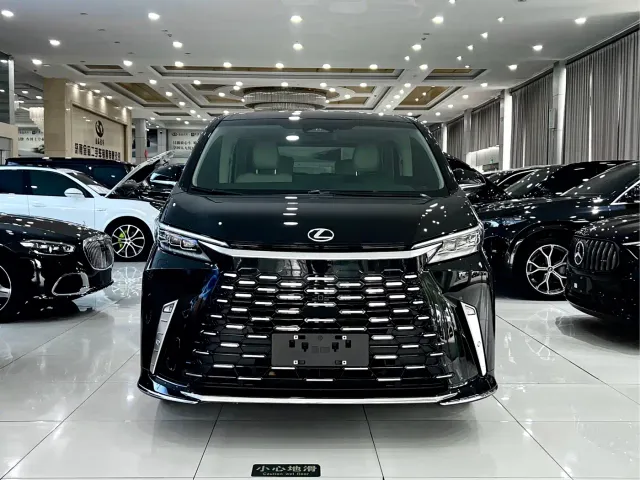 Lexus LM — Фото автомобиля 3