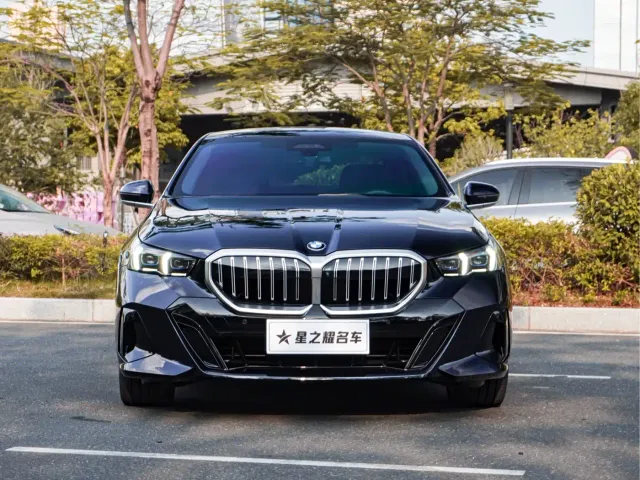 BMW 5 Series — Фото автомобиля 2