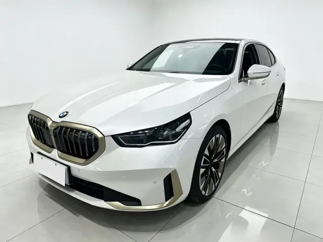 Фотография автомобиля — BMW 5 Series