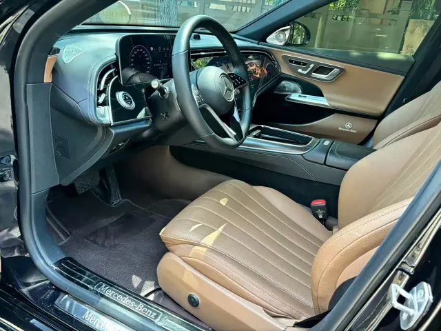 Mercedes-Benz E-Class — Фото автомобиля 4