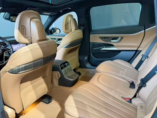 Mercedes-Benz E-Class — Фото автомобиля 10