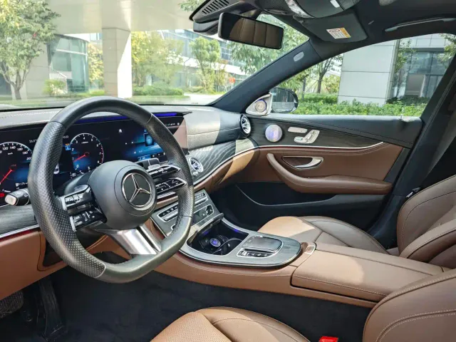 Mercedes-Benz E-Class — Фото автомобиля 8