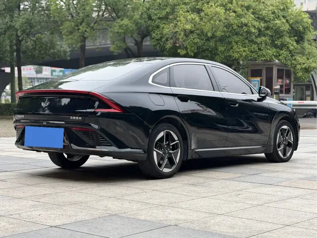 Wuling Starlight — Фото автомобиля 7