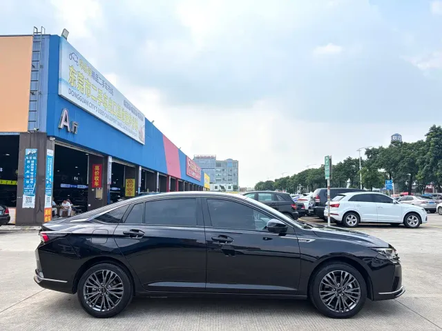 Dongfeng Yixuan MAX — Фото автомобиля 8