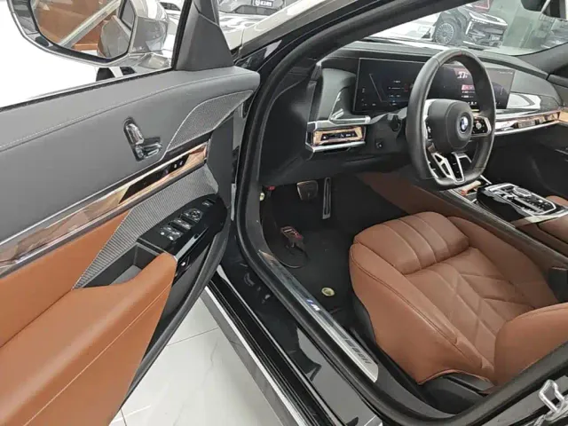 BMW i7 — Фото автомобиля 15
