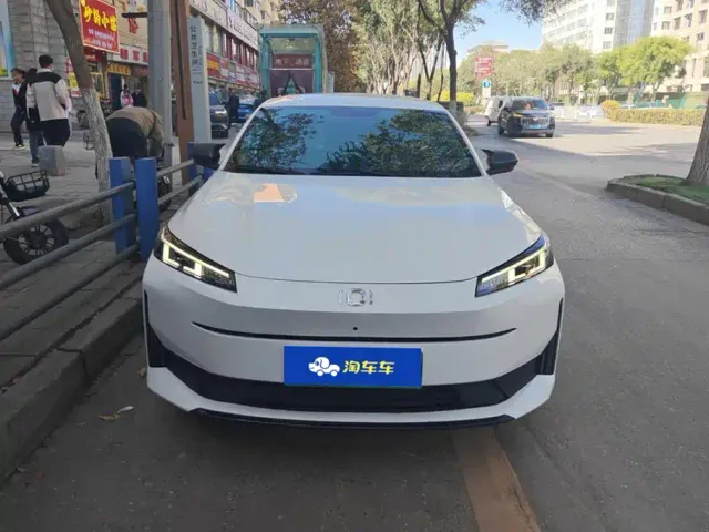Changan Qiyuan A05 — Фото автомобиля 2