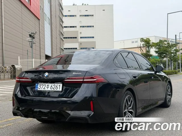 BMW 5-Series — Фото автомобиля 2