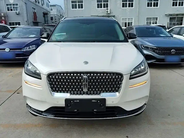 Lincoln Corsair — Фото автомобиля 2
