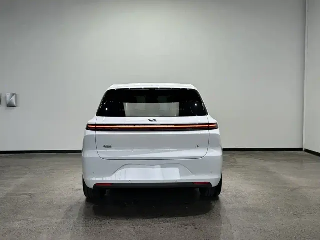 Li Auto L6 — Фото автомобиля 6