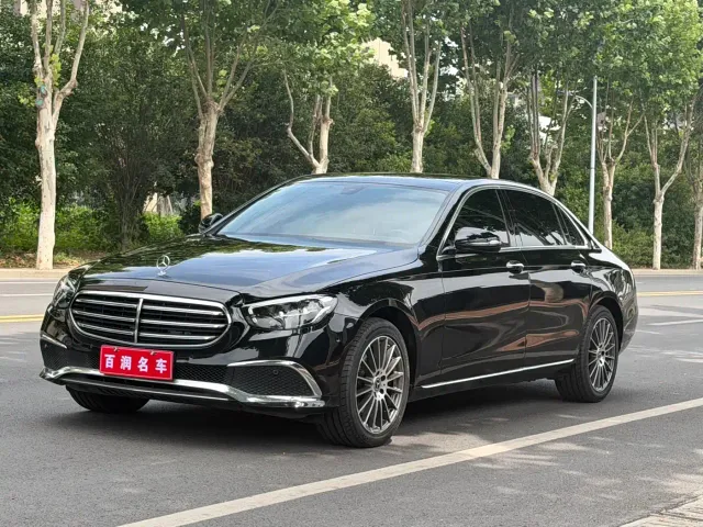 Mercedes-Benz E-Class — Фото автомобиля 3
